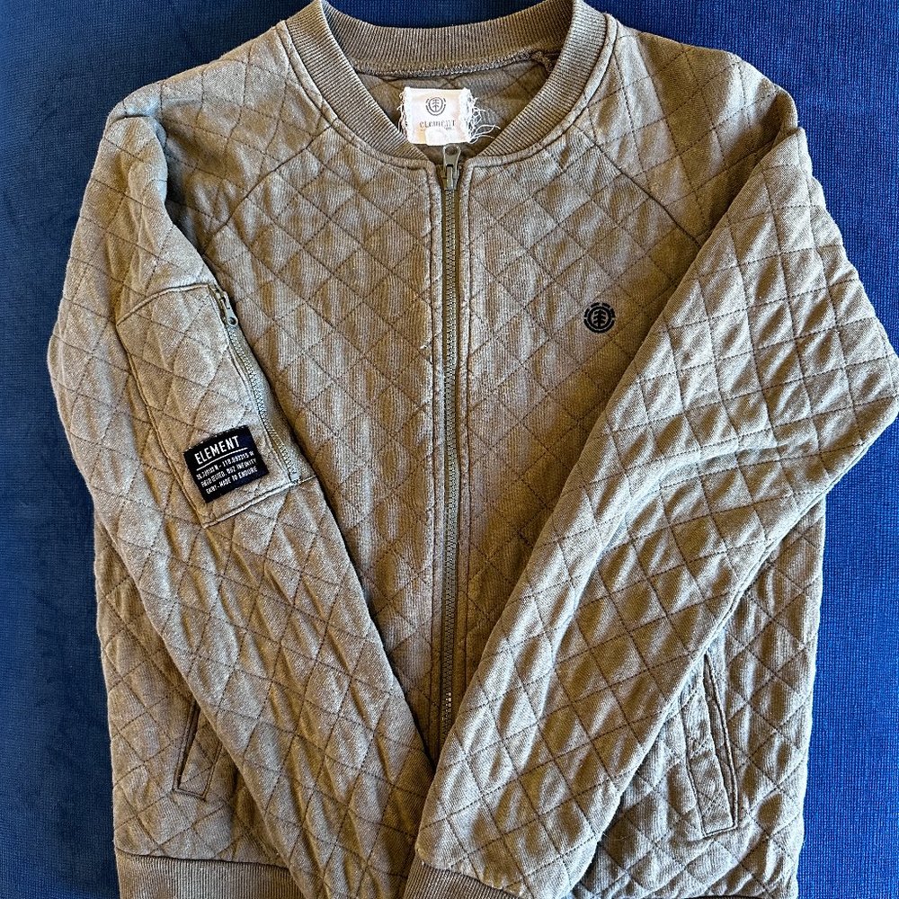 VINTAGE QUILTED ZIPPER UP! Cannot find it anywhere! Color: Army green Size: M